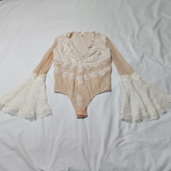 Victoria's Secret Lace Bodysuit in Cream - Picture 6 of 8